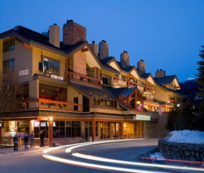 Отель Whistler Village Inn & Suites  Уистлер